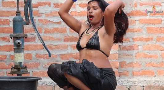 Youtuber Pinki Tiwari Nude Bathing Photoshoot xxx Video